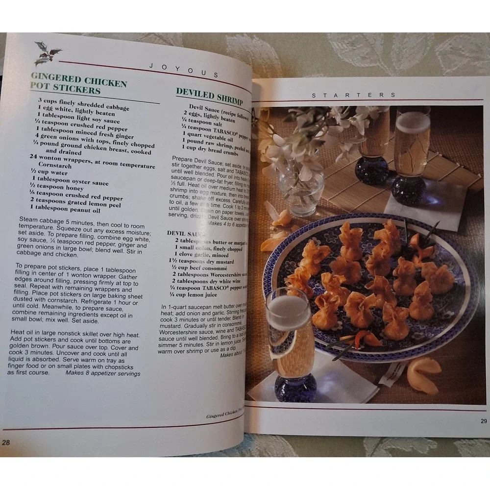 Treasury of Christmas Cookbook 500+ Holiday Recipes Hardcover 1997 Publications
